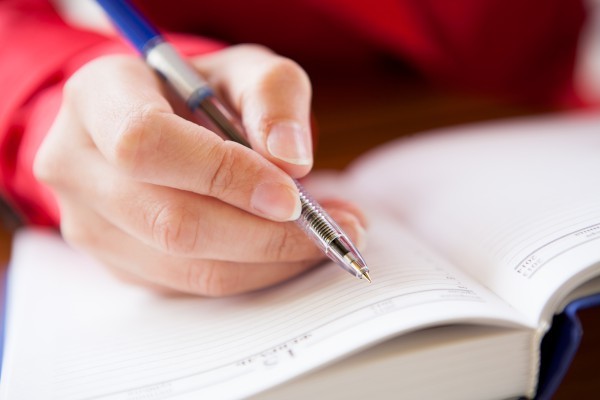 我们是一家人中考满分作文_坐井观天中考满分作文